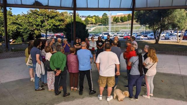 Reunión de los vecinos de Eirís con la Plataforma polo dereito á vivenda