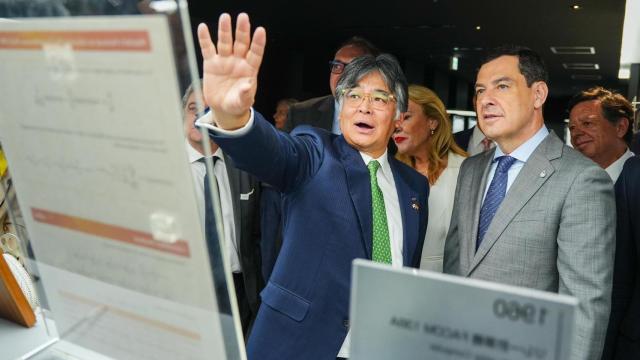 El presidente de la Junta de Andalucía, Juanma Moreno, en la sede de Fujitsu en Tokio.