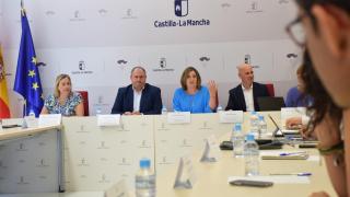 La consejera de Economía, Patricia Franco, y el consejero de Agricultura, Julián Martínez, han presidido la reunión del Observatorio Regional del Impacto de los Aranceles
