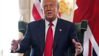 28 de julio de 2025, Reino Unido, Turnberry: El presidente de Estados Unidos, Donald Trump, asiste a una reunión con el primer ministro británico, Keir Starmer, en el campo de golf Trump Turnberry, en South Ayrshire, durante su viaje privado de cinco días al país.