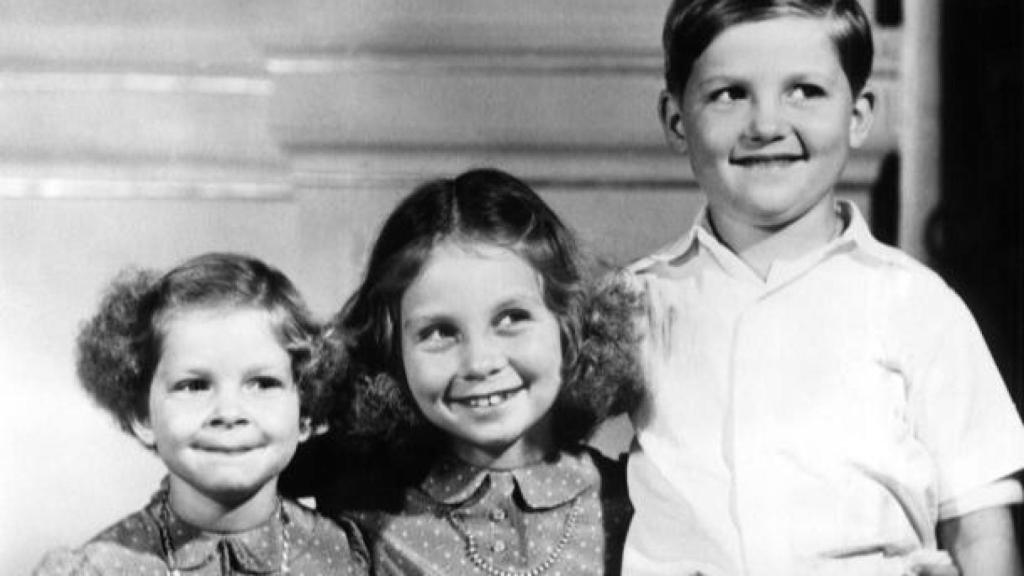 Irene de Grecia junto a sus hermanos, Sofía y Constantino.