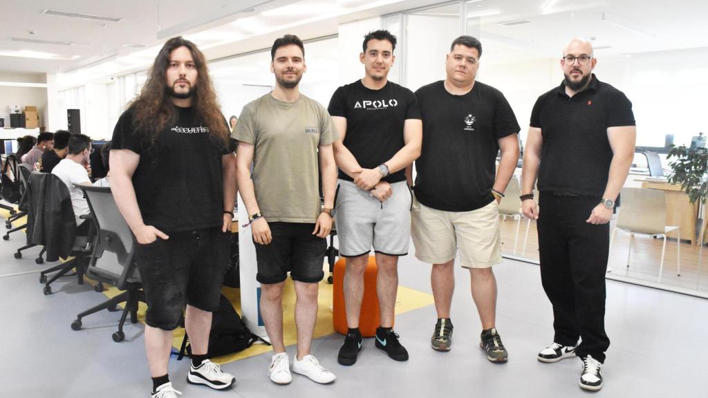 Los cinco jóvenes atienden a EL ESPAÑOL de Castilla y León