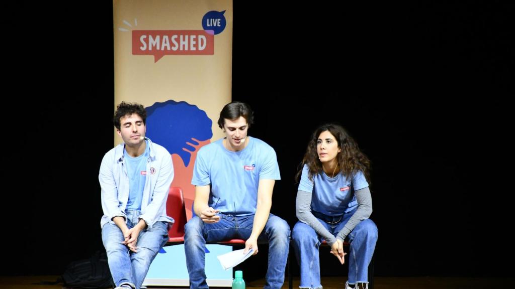 Representación dramatizada de Smashed en un centro educativo en España.