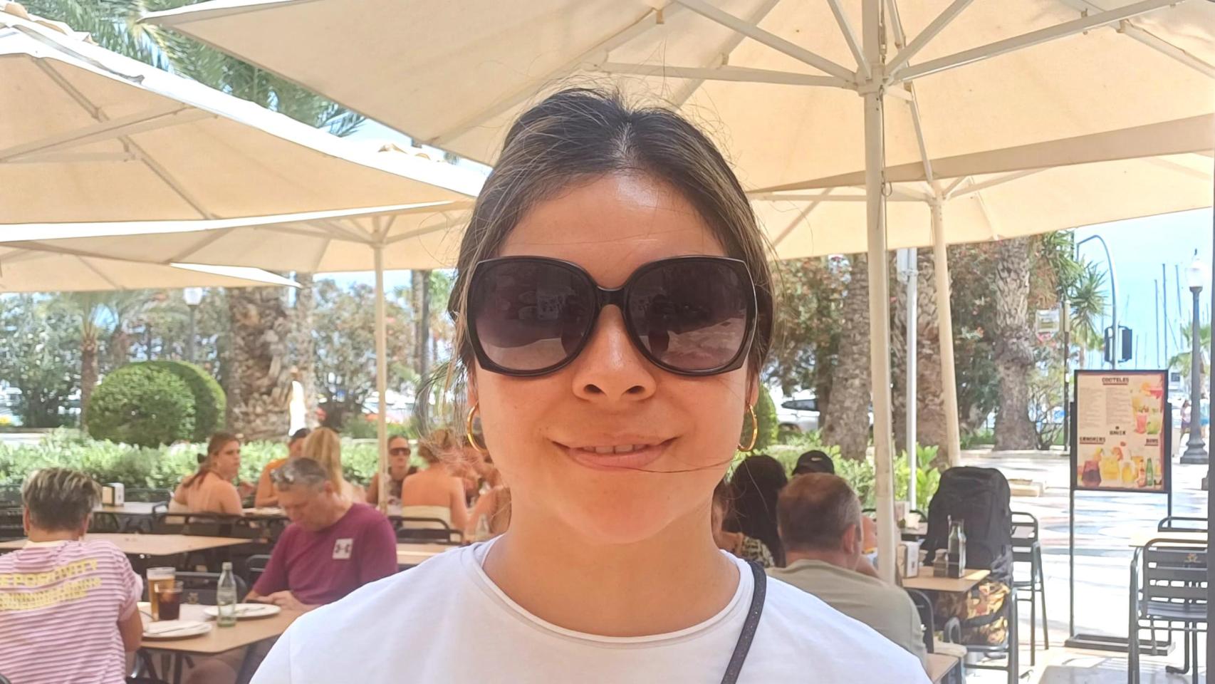 Mari, camarera en el bar Nou Savoy.