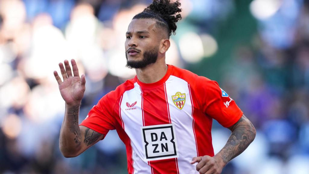 Luis Suárez celebra un gol con la UD Almería