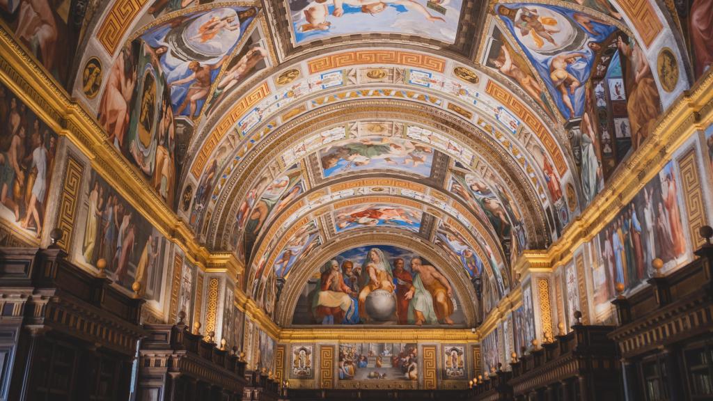 Detalle de los frescos de Tibaldi en el salón principal de la biblioteca de El Escorial.