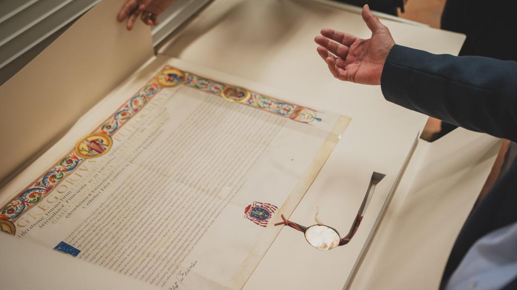 Certificado de autenticidad de una de las reliquias de Felipe II.