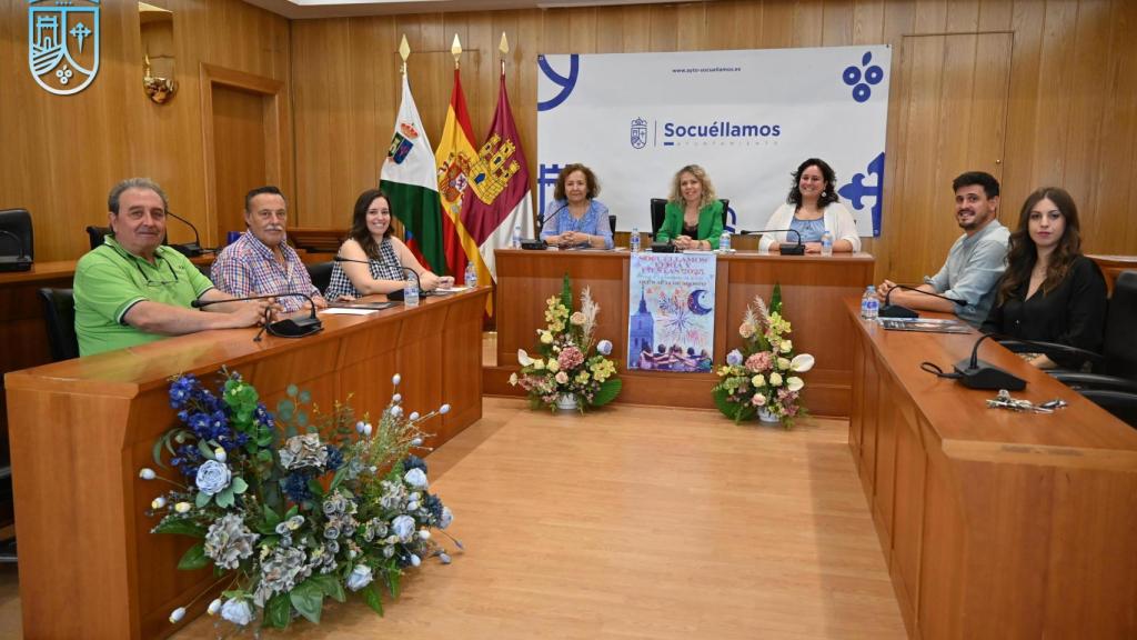 Salón de Plenos del Ayuntamiento de Socuéllamos durante la presentación oficial de la Feria y Fiestas 2025 en Honor al Santísimo Cristo de la Vega.