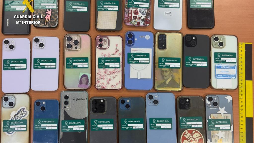 Móviles recuperados en el Monegros Desert