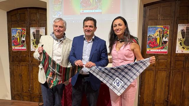 A la izquierda, el alcalde de Ciudad Real, Francisco Cañizares; en medio, el presidente de la Diputación  Provincial, Miguel Ángel Valverde y a la derecha, la alcaldesa de Villanueva de los Infantes, Carmen María Montalbán.