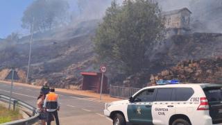 Desalojan a 30 vecinos por dos incendios en Cerdedo-Cotobade (Pontevedra)