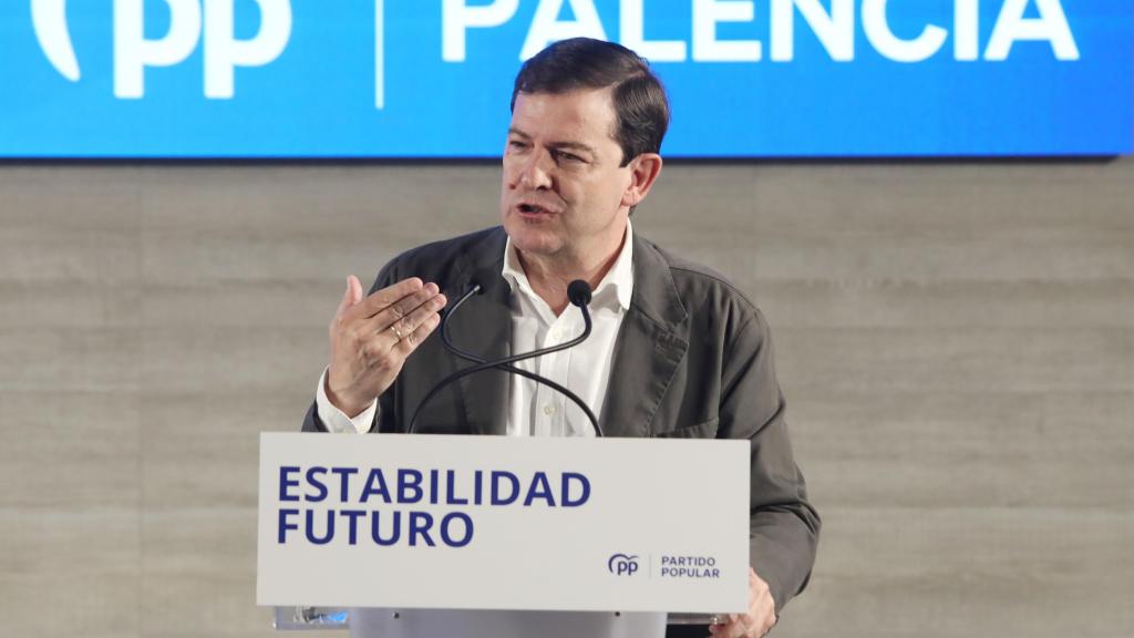 El presidente de la Junta y del PPCyL, Alfonso Fernández Mañueco, durante su intervención en la clausura de la Junta Directiva Provincial del PP de Palencia