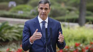 El presidente del Gobierno, Pedro Sánchez, en una rue da de prensa tras una reunión con el rey Felipe VI este martes, en el Palacio de Marivent, en Palma de Mallorca.