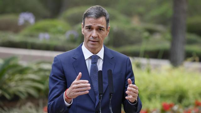 El presidente del Gobierno, Pedro Sánchez, en una rue da de prensa tras una reunión con el rey Felipe VI este martes, en el Palacio de Marivent, en Palma de Mallorca.