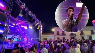 Alex Monago, cantante de la orquesta 'Nuevo Versalles' de Malpica de Tajo (Toledo).