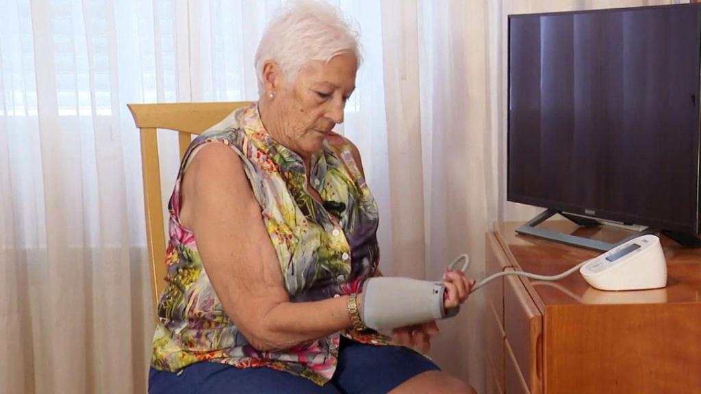 Manuela, con problemas crónicos de pulmón, en una entrevista realizada por 'Informativos Telecinco'.