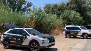 Coches de la Guardia Civil en el lugar de los hechos.