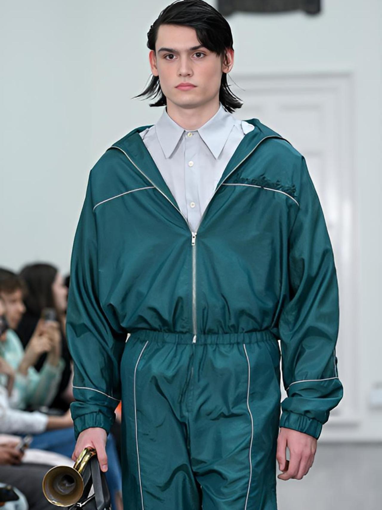 Silueta del desfile primavera-verano 2025 de Denzilpatrick.