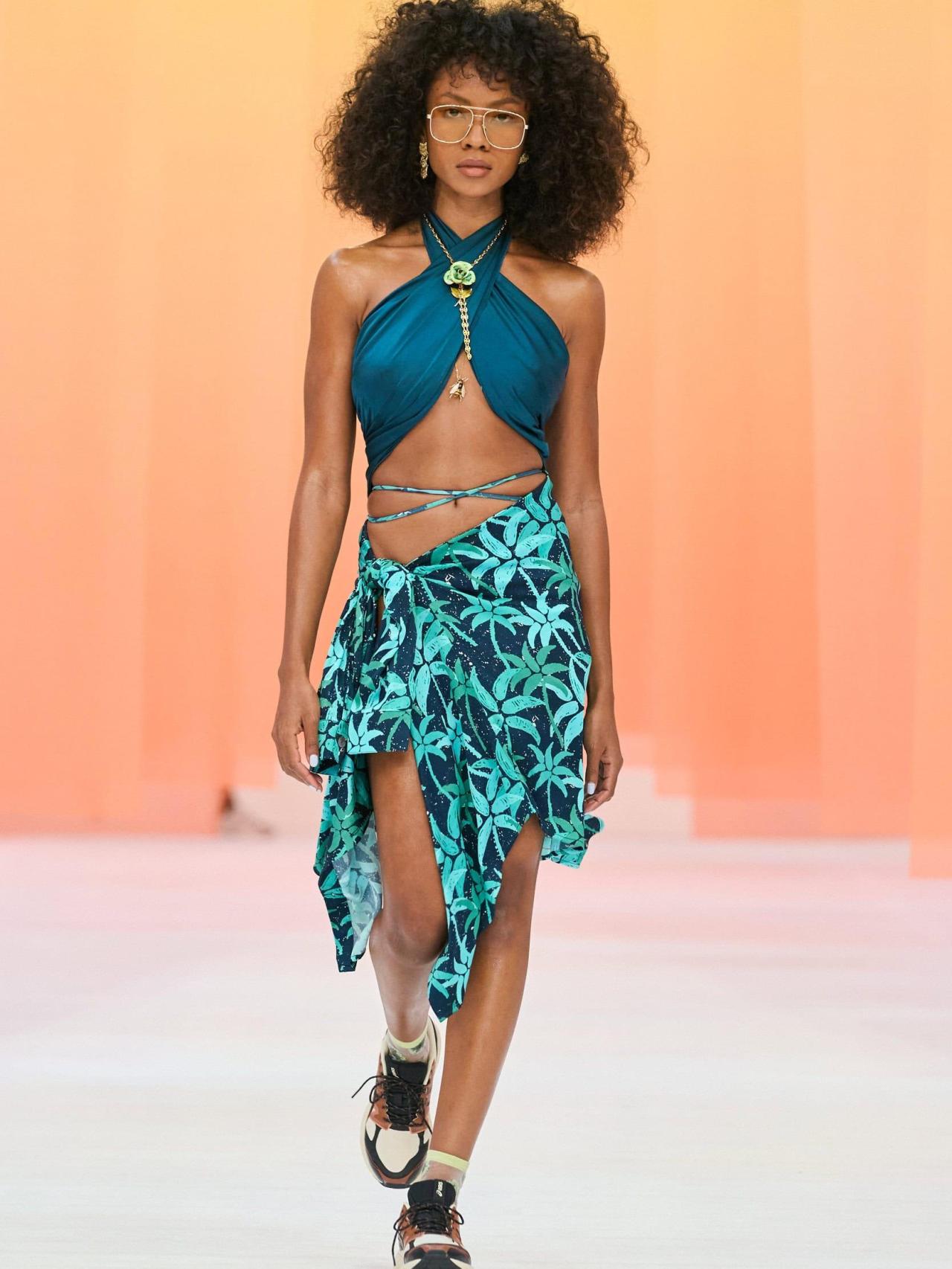 Silueta de la colección primavera-verano 2025 de Liandra.