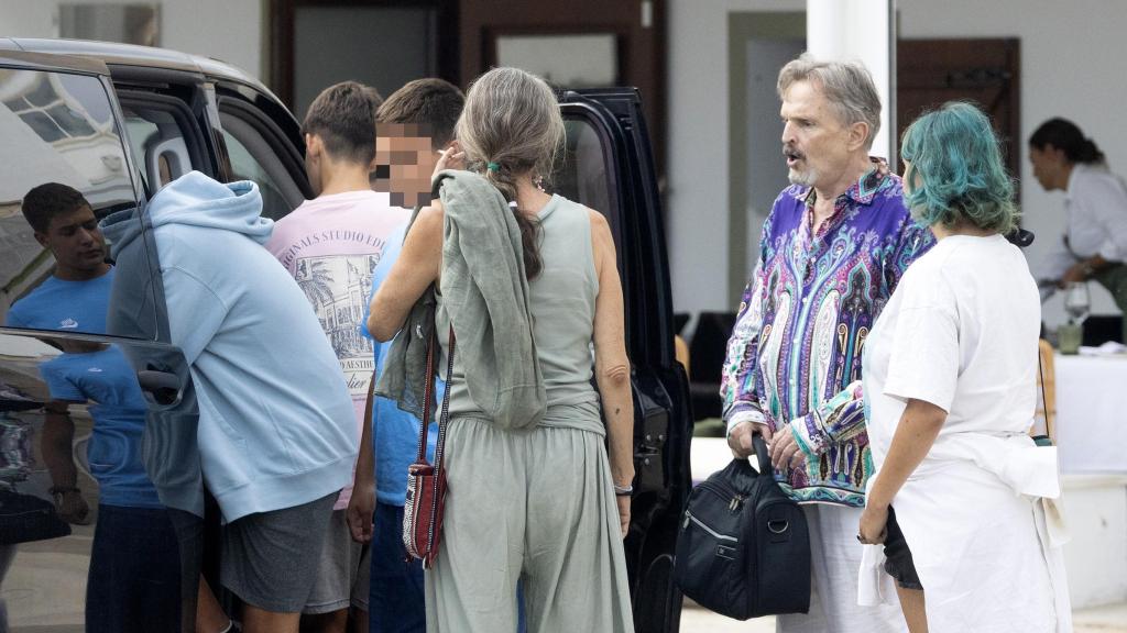 Los hijos de Miguel Bosé y los de Nacho Palau, en verano de 2025.