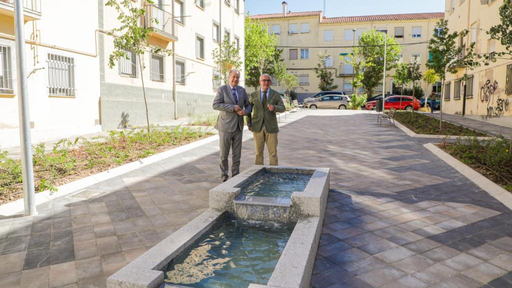 El concejal de Fomento, Fernando Carabias, y el director de Administración Local de la Junta, Emilio Arroita