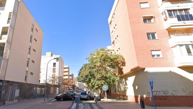 La vivienda se encuentra en una urbanización de la calle Bailarín José Espadero.
