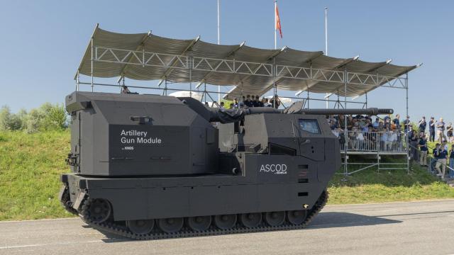 Obús autopropulsado sobre cadenas Némesis