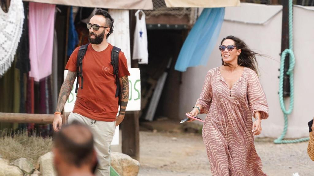 Malú y su pareja, Ángel, captados en Ibiza, en septiembre de 2024.