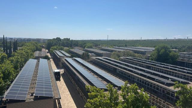 Placas solares, en el cementerio de Torrero.