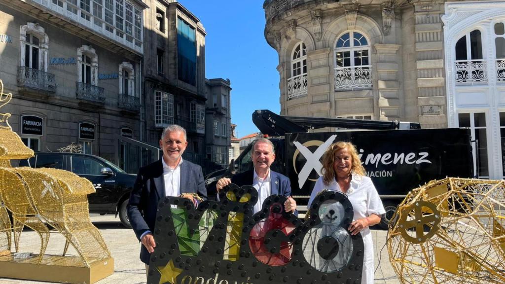 ¿Navidad a 30 grados? Vigo comienza el montaje de sus luces y elementos ornamentales