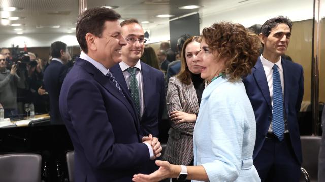 El consejero de Economía y Hacienda, Carlos Fernández Carriedo, y la ministra de Hacienda, María Jesús Montero, en una imagen de archivo