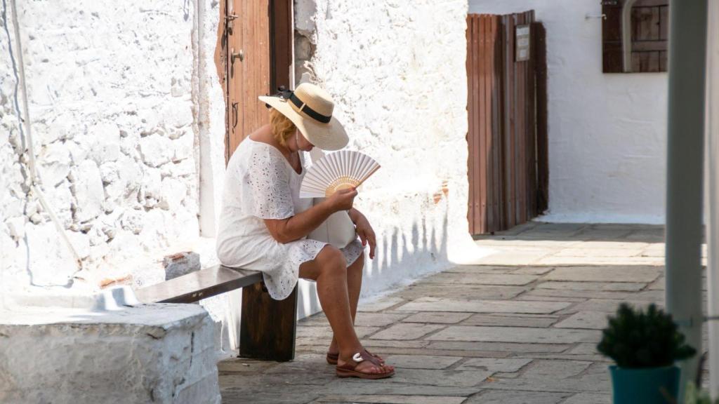 El calor extremo impulsa la venta de abanicos en Vigo: Muchos llegan muriéndose de calor