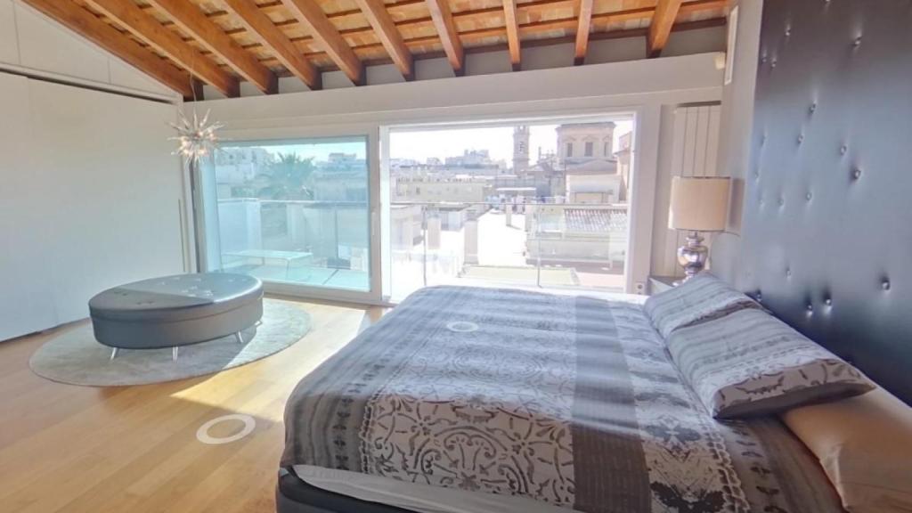 La habitación principal de la casa más cara de Valencia.