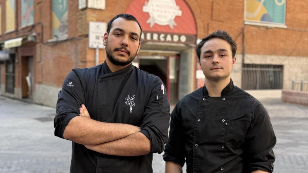 Pablo Iribarren y Daniel Puente en el mercado de Los Mostenses, donde se encuentra Rapaz.