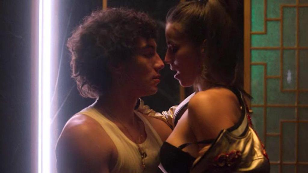 Jorge López y Claudia Salas en una escena de 'Élite'.