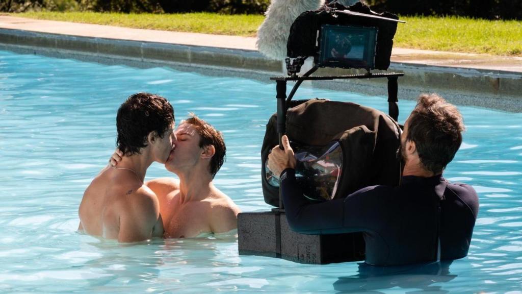 Nuno Gallego y Fernando Líndez durante en el rodaje de la serie 'Élite'.