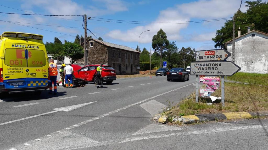 Un motorista fallecido tras un choque entre un coche y una moto en Miño (A Coruña)