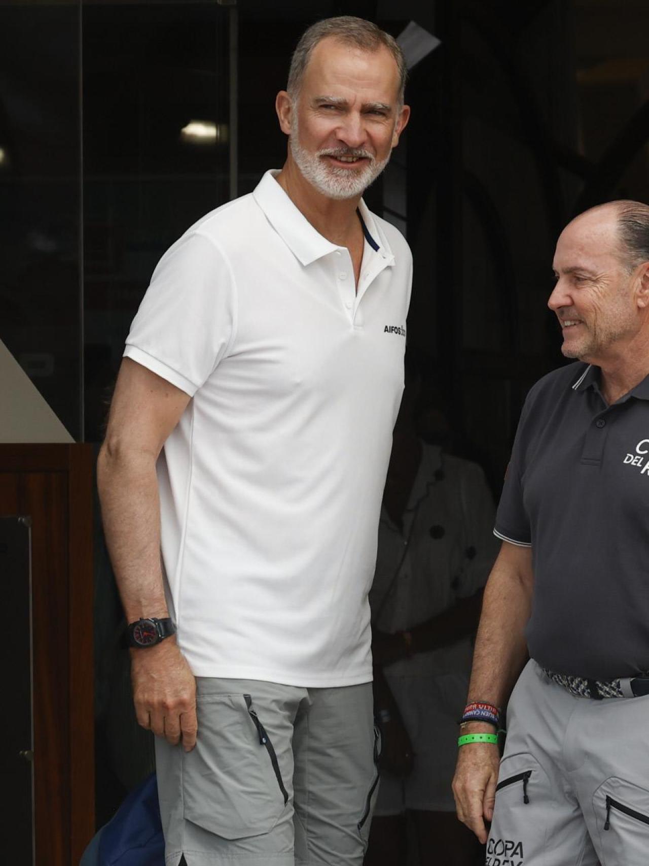 Felipe VI luciendo su reloj Bvlgari.