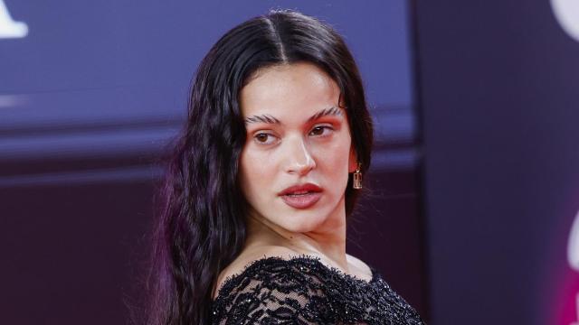 Rosalía en un acto público.