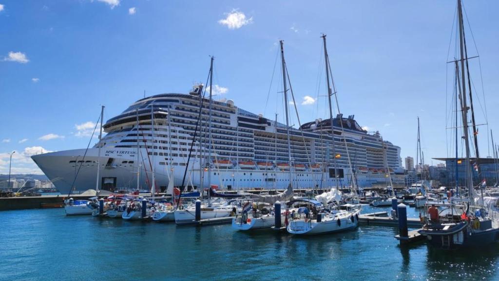 Un crucero, exento de la tasa turística hasta 2026, esta semana en el puerto de A Coruña.
