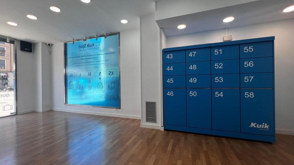 El interior de la tienda Kuik Spot Lockers en César Augusto.