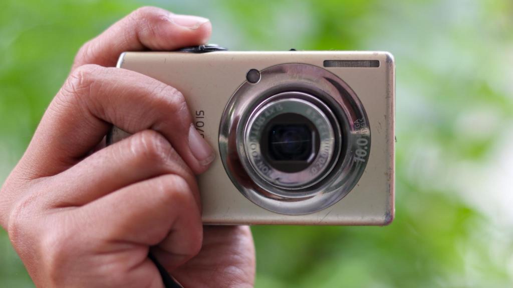 Las cámaras digitales arrasan en A Coruña entre la Generación Z: No duran ni un día en vitrina