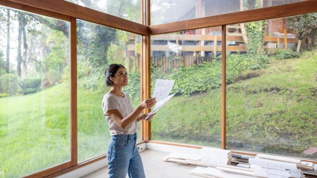 Una diseñadora de interiores.