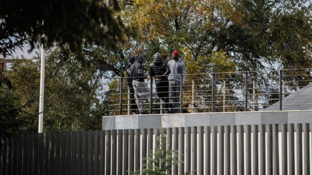 Migrantes que llegaron en patera a Canarias durante esta crisis migratoria en la CREADE de Pozuelo de Alarcón, a 27 de octubre de 2023, en Pozuelo de Alarcón, Madrid (España).