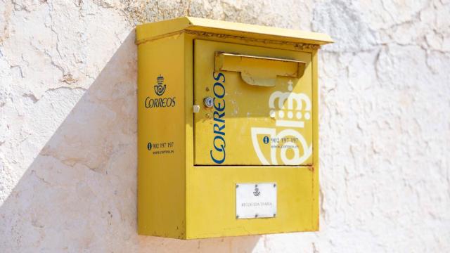 Un buzón de Correos.