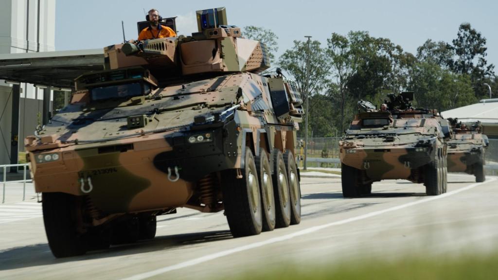 Varias versiones del Boxer durante unas pruebas