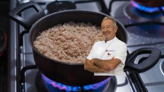 El chef Karlos Arguiñano, junto a una olla con arroz.