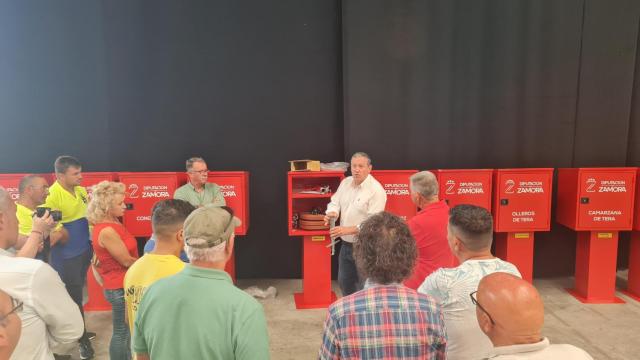 La Diputación de Zamora entrega el segundo lote de los armarios contra incendios