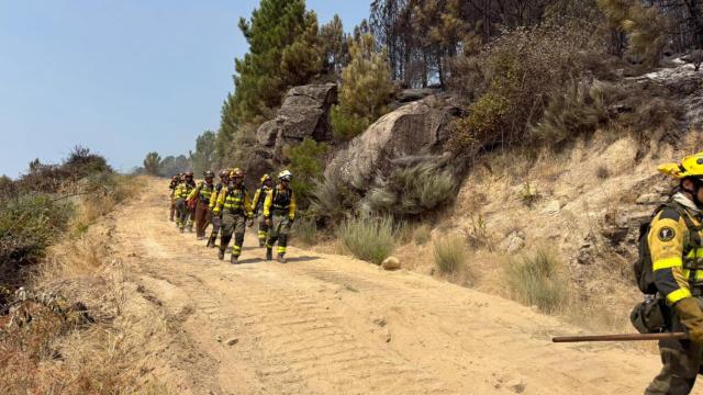 Sin llama: el gran incendio del Valle del Tiétar queda controlado gracias a 500 profesionales y 24 medios aéreos