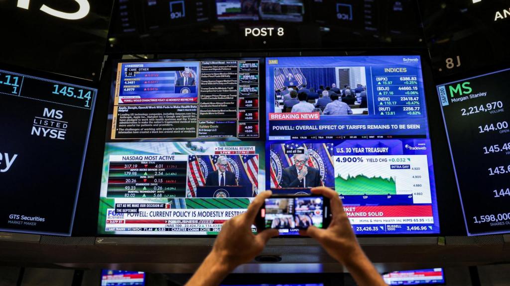 Una pantalla del interior del edificio de la Bolsa de Nueva York.